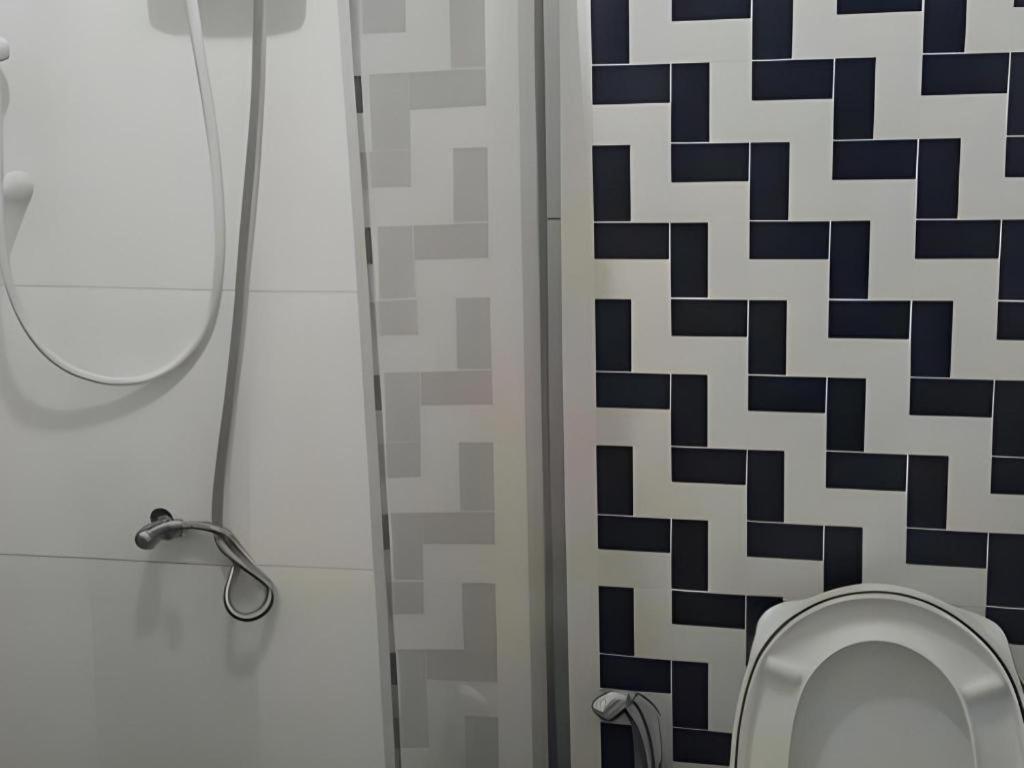 Cheaper Room Сураттхани Экстерьер фото