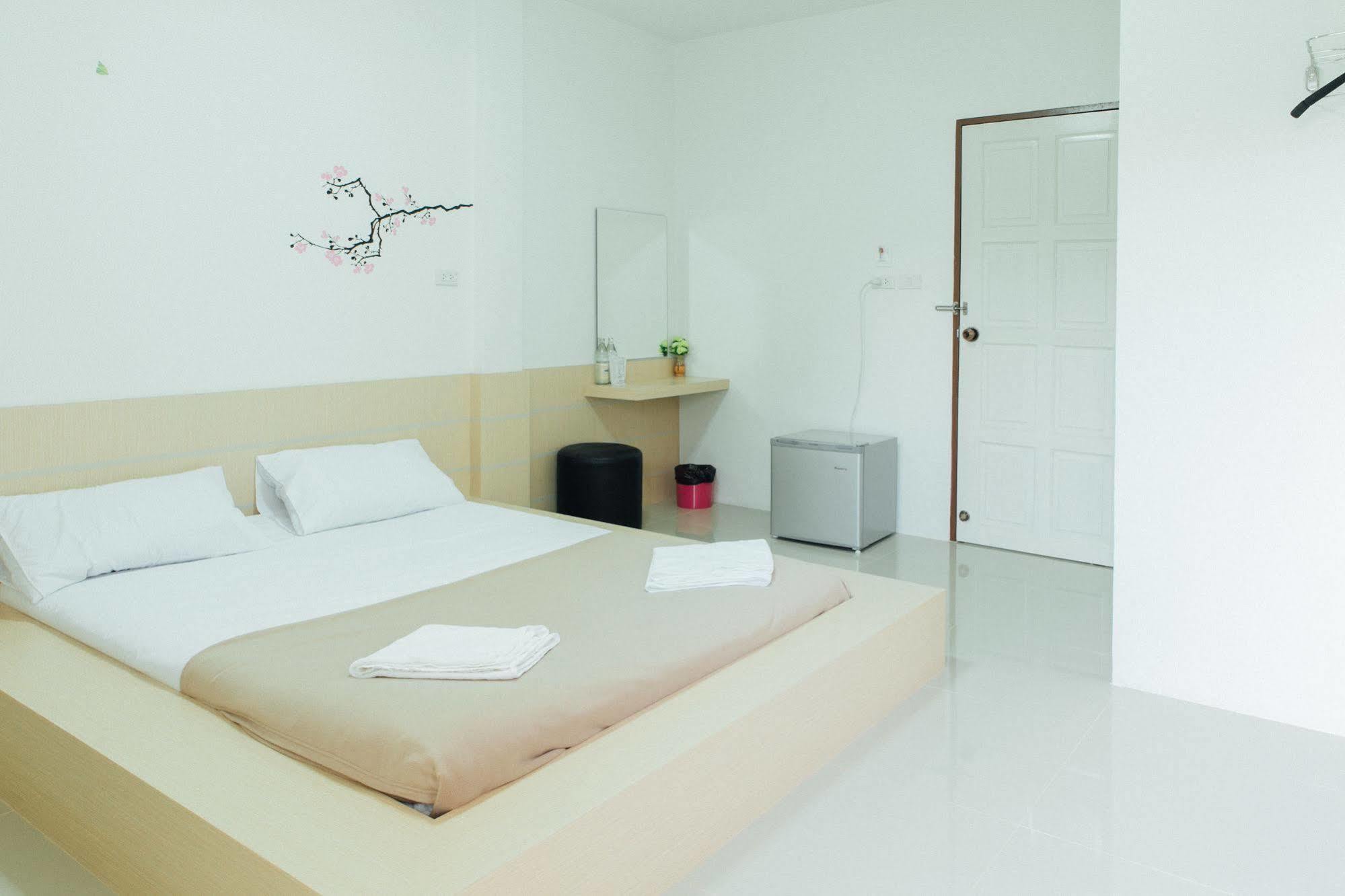 Cheaper Room Сураттхани Экстерьер фото
